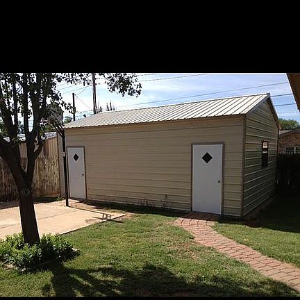 3rd image of 310 Parkwood Ln