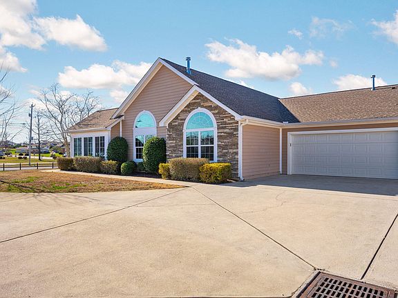 3rd image of 2541 Baskette Way