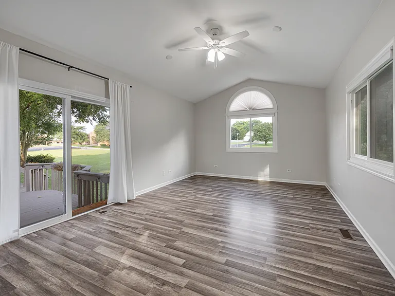 615 Chester Ct E — Photo 10
