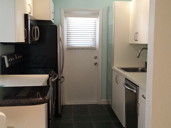 3rd image of 3061 NE 49th St APT 9
