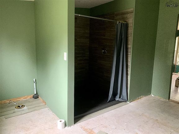 5th image of 303 N 2nd St