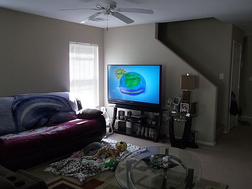 3rd image of 132 Gilliflower Ave