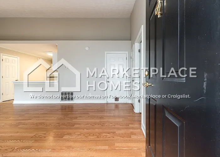 2733 Saint Charles Ln NW — Photo 4