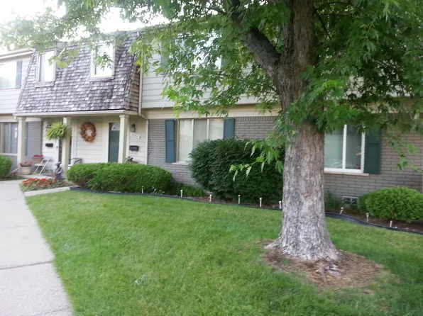 26184 Franklin Pointe Dr #1, Southfield, MI 48034