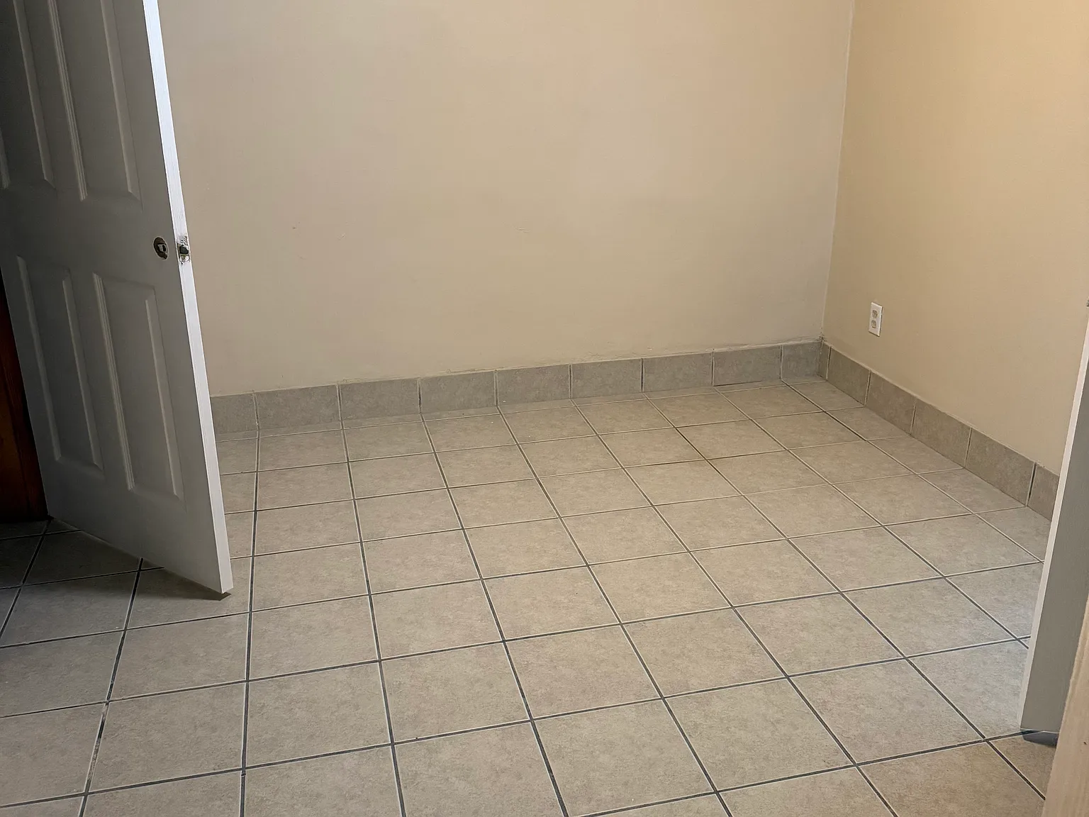 2 bed, $700 — Photo 2