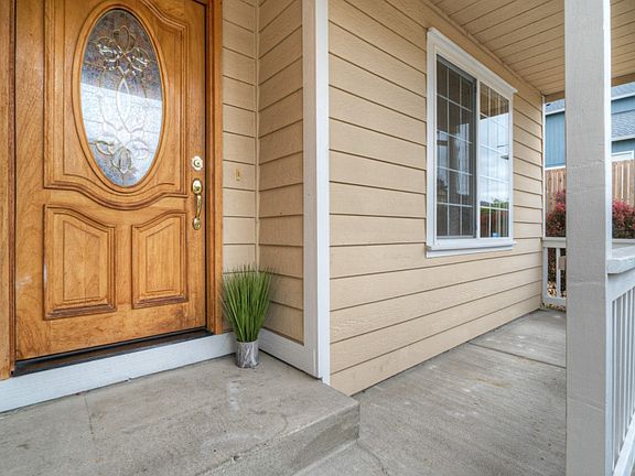 2nd image of 1018 Fitz Hugh Dr SE