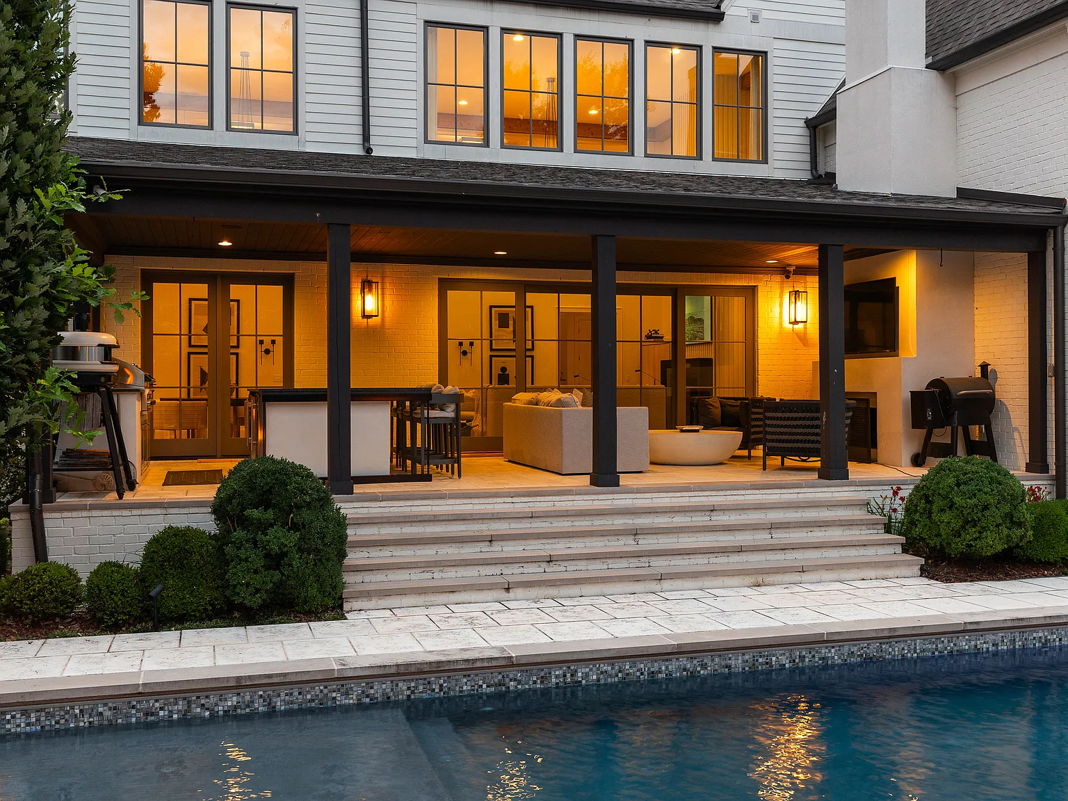 5 bed, 6623 sqft, $30,000 — Photo 2
