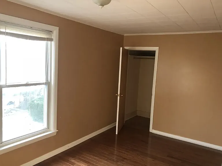 85R Glen St #B — Photo 9