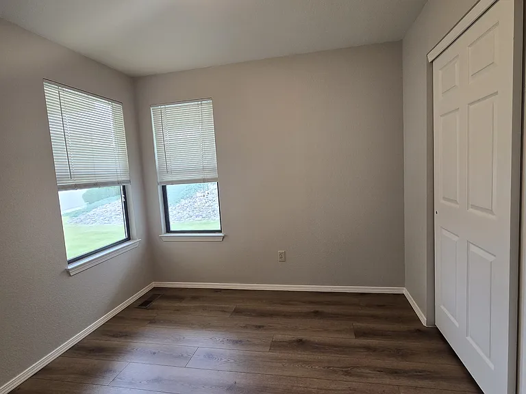 1005 Ridgeview Dr — Photo 8