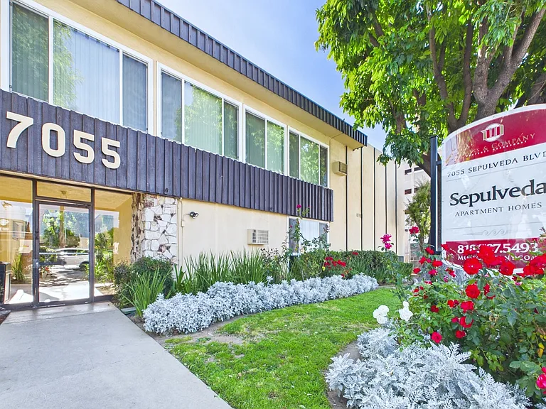 Sepulveda Apartments — Photo 24