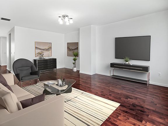 3rd image of 326 Midland Ct