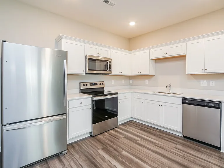 542 Landing View Dr — Photo 7