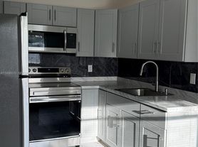 6071 SW 33rd St, Hollywood, FL
