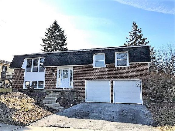 2nd image of 17790 Pheasant Ln