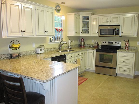 Granite Kitchen with Custom Cabinets