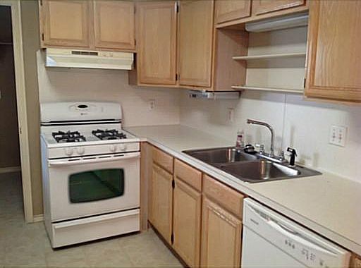4th image of 2104 Red River Dr