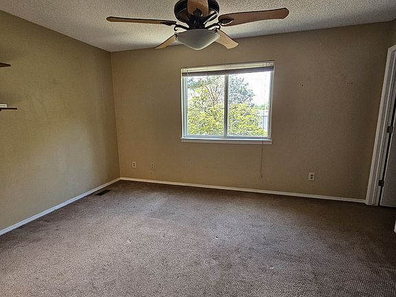 4th image of 526 Longfellow Ln