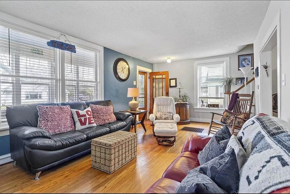 1st image of 4 Gouverneur St APT 1