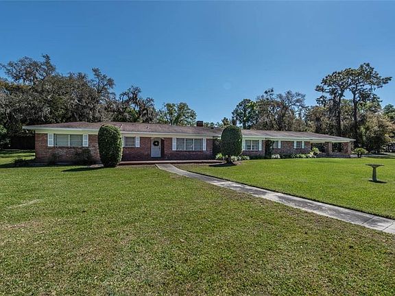 4th image of 2108 Oakwood Dr