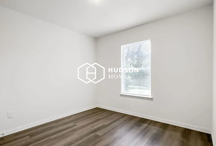 506 E Shepherd St — Photo 10