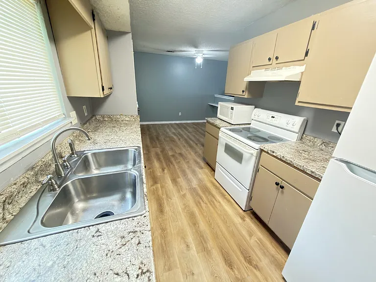 8342 Glenwoods Ter — Photo 5