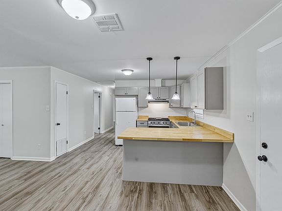 4th image of 1304 Lewis St