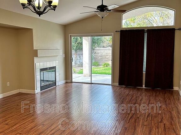 4th image of 5648 W Oak Ave