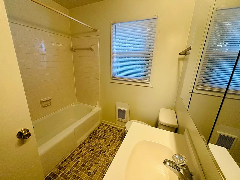 1407 Toms Creek Rd #8 — Photo 11