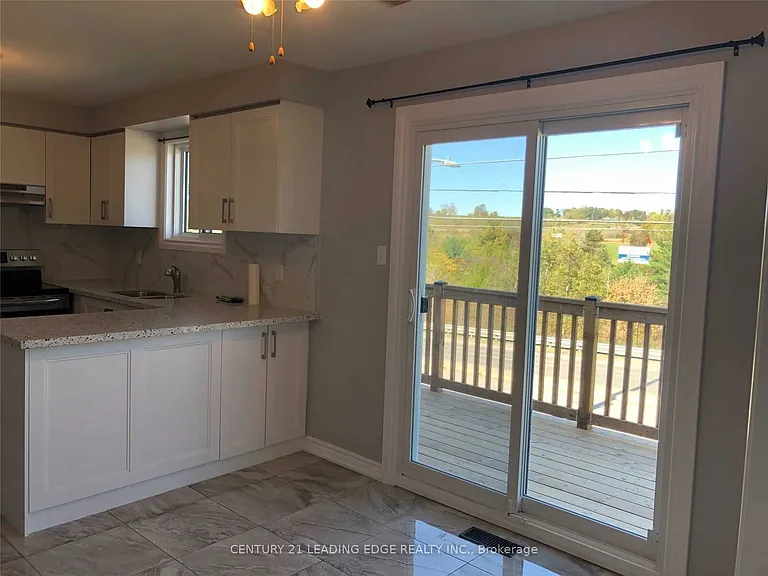 438 Colborne St — Photo 10