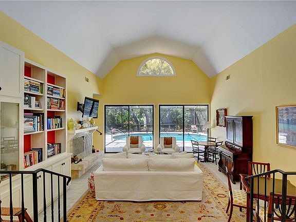 3rd image of 405 Palm Dr