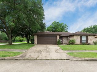 1103 W Belgravia Dr, Pearland, TX 77584