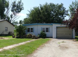 404 2nd Ave SE, Bowman, ND 58623