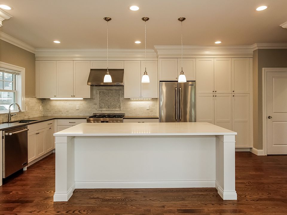 011-Kitchen-2666987-large_05182017