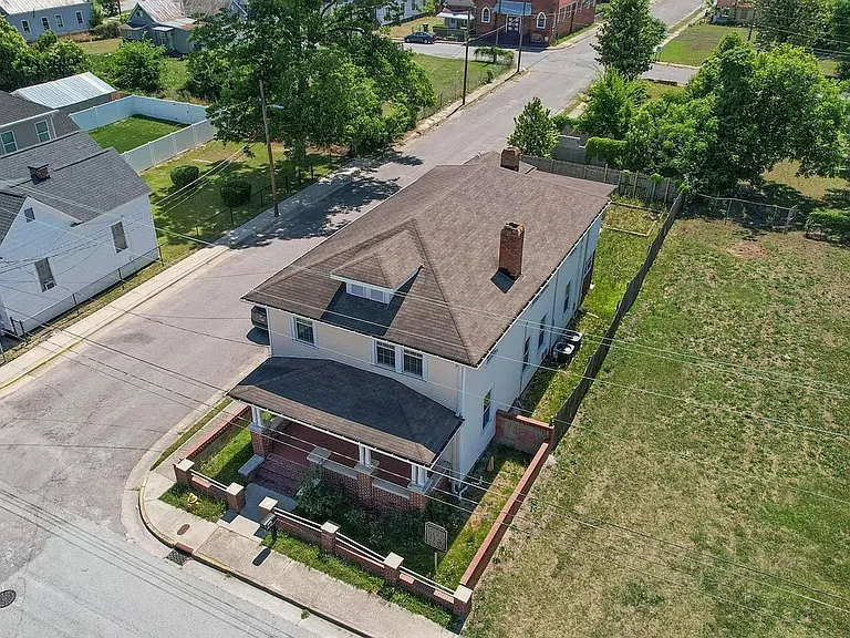 1102 Phillips St — Photo 37