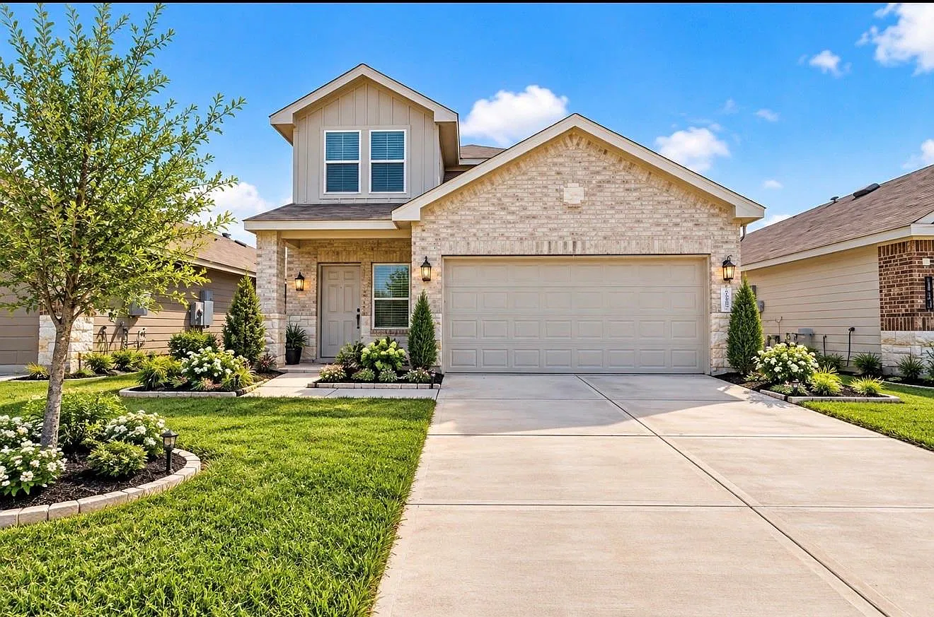 4 bed, 2.5 bath, 2280 sqft, $2,195 — Photo 1