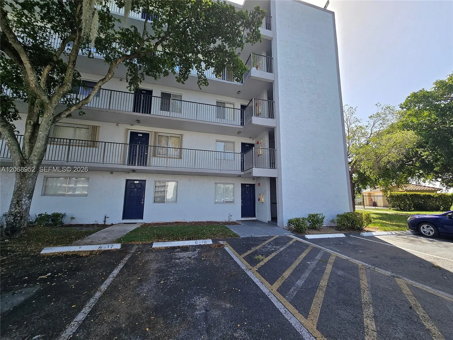 Lakeshore At University P — Photo 2