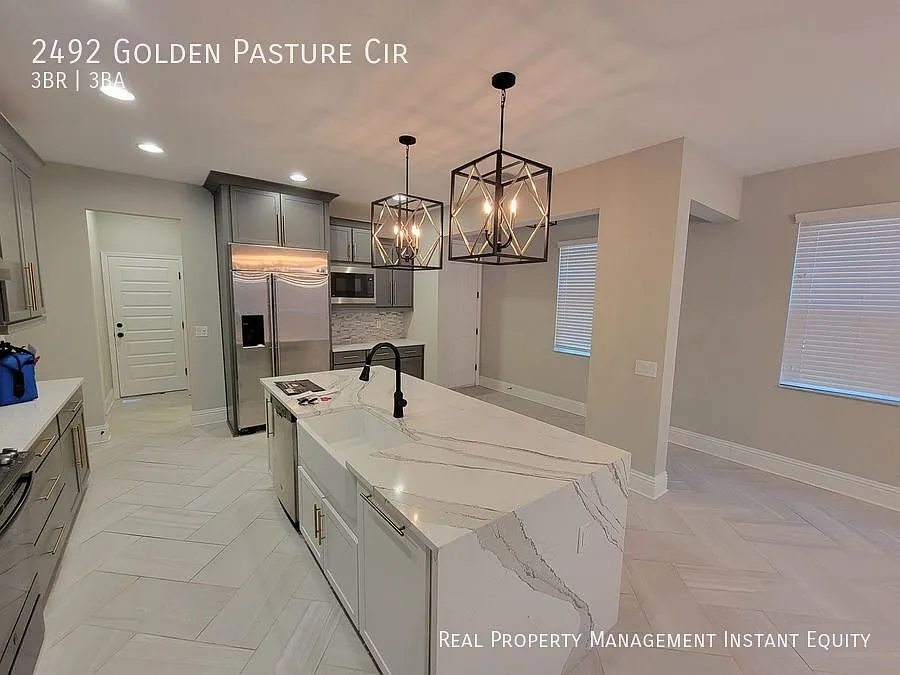 Beautiful Clearwater Townhome — Photo 4