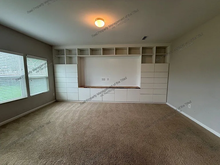 2486 Moss Grove Xing — Photo 15