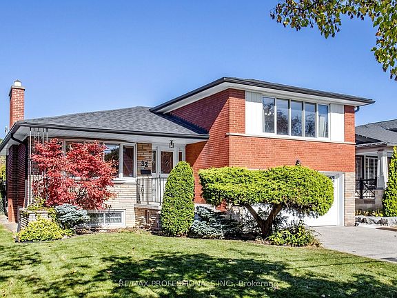3rd image of 32 Summitcrest Dr