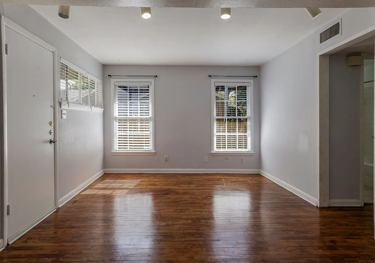 3931 Dexter Ave — Photo 4