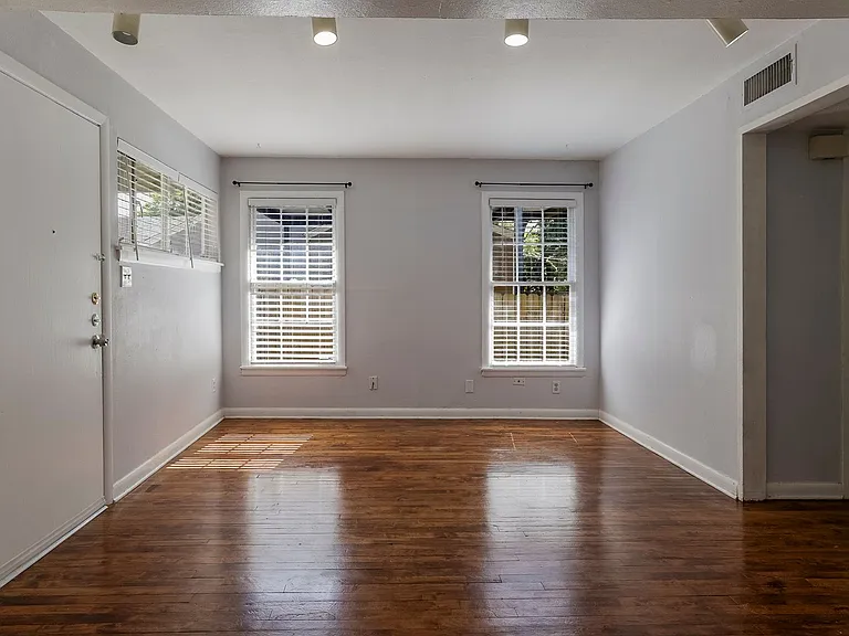 3931 Dexter Ave — Photo 4