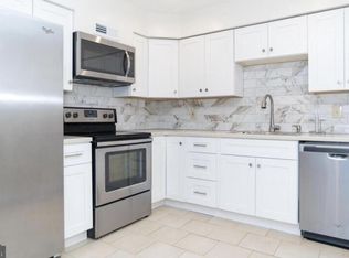 216 Jennifer Ct, Levittown, PA 19057