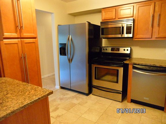 4th image of 828 Oakton St APT 1A