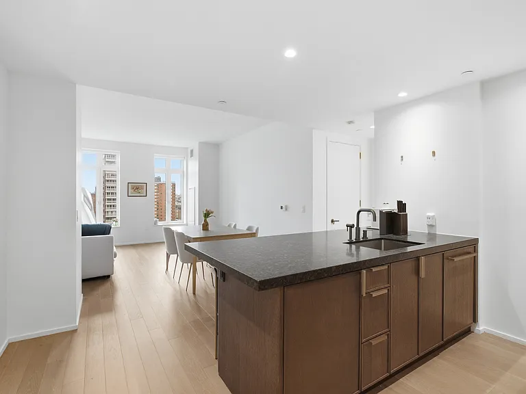 543 W 122nd St #8B — Photo 4