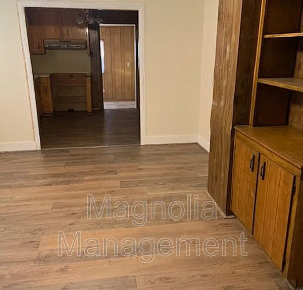 1811 Colonial Ave — Photo 2