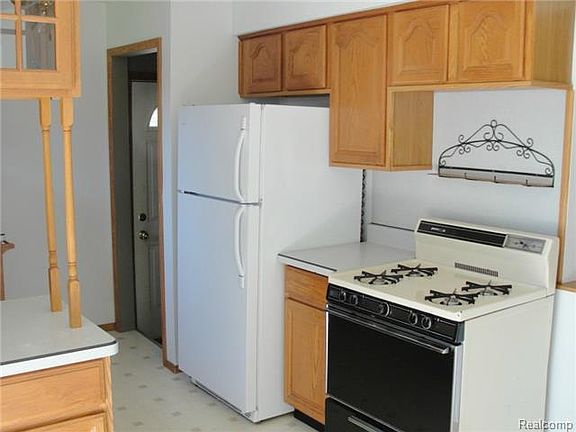 5th image of 7358 Iroquois St