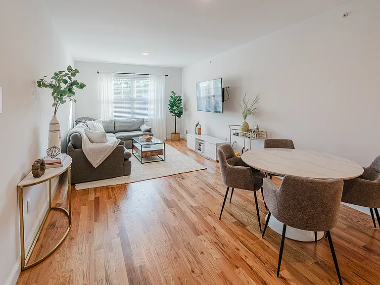 599 Franklin Ave #7 — Photo 5