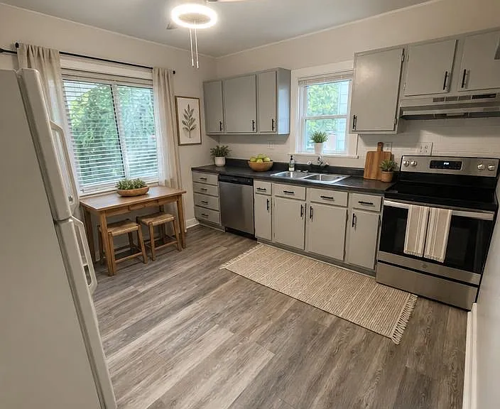 2425 Amber St — Photo 4