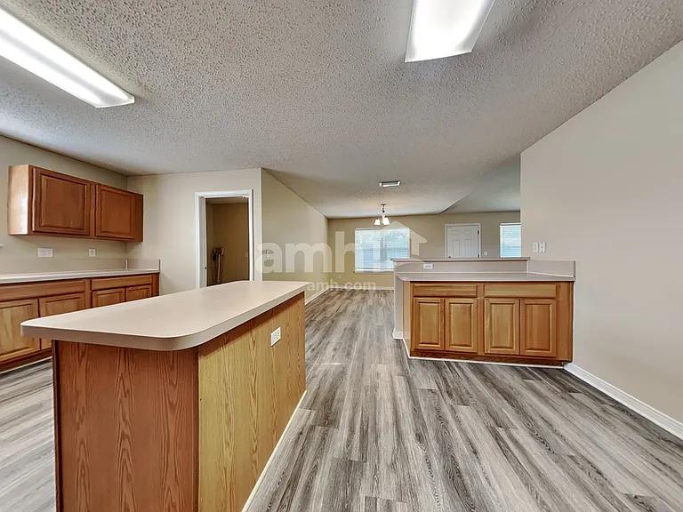 9215 Hawkeye Dr — Photo 4
