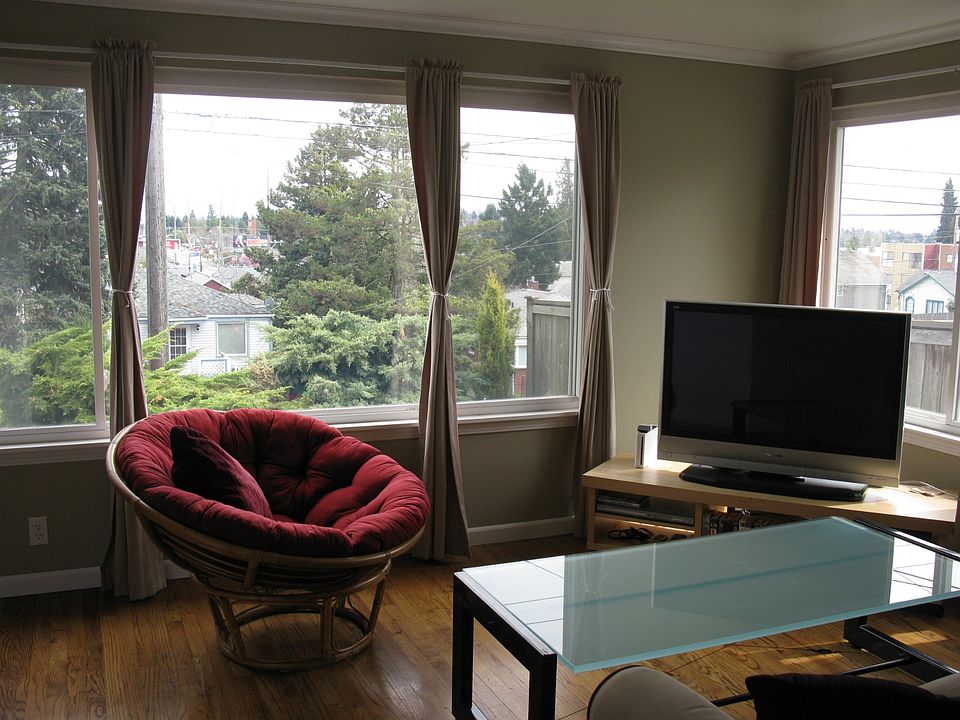 1st image of 10511 Linden Ave N